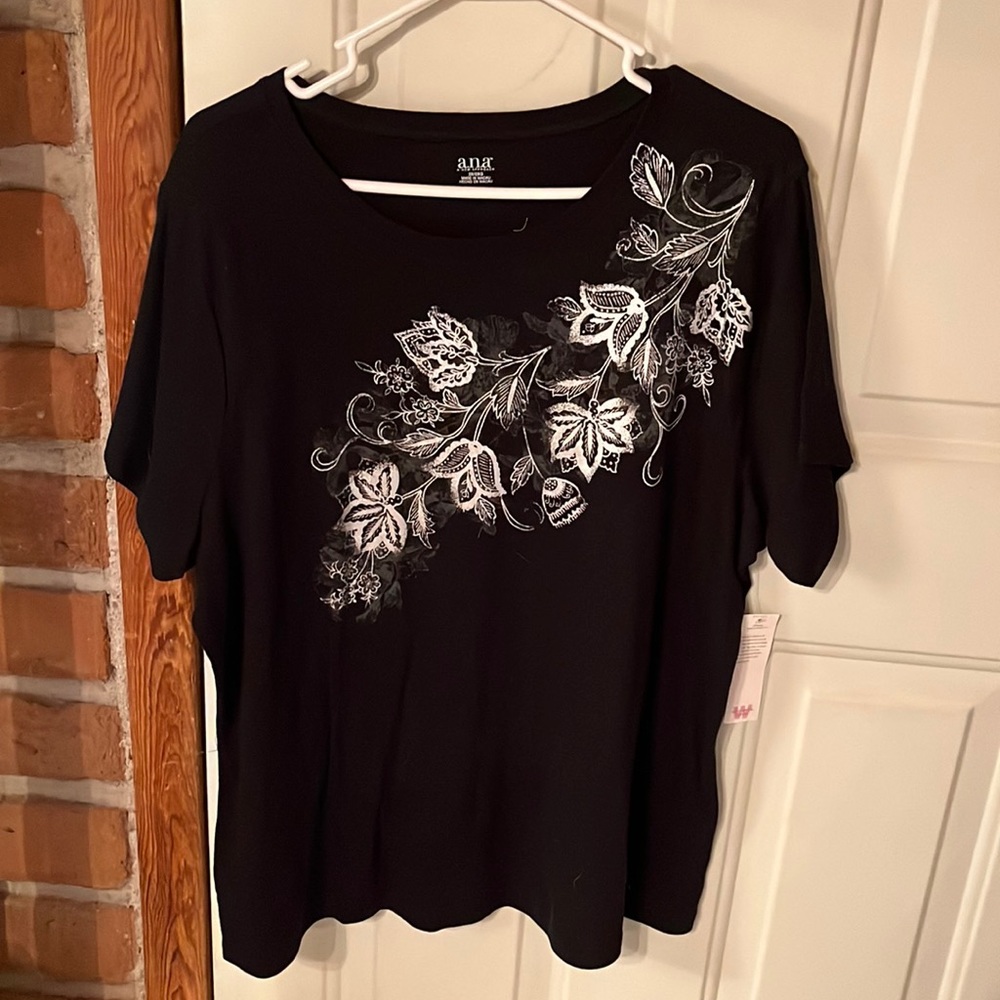 Black t shirt silver leaves and flowers by A.n.a. 2X. NWT
